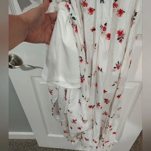 Torrid Ivory Floral Challis Off Shoulder Maxi Dress in Size 00 / M / 10 - Picture 12 of 14